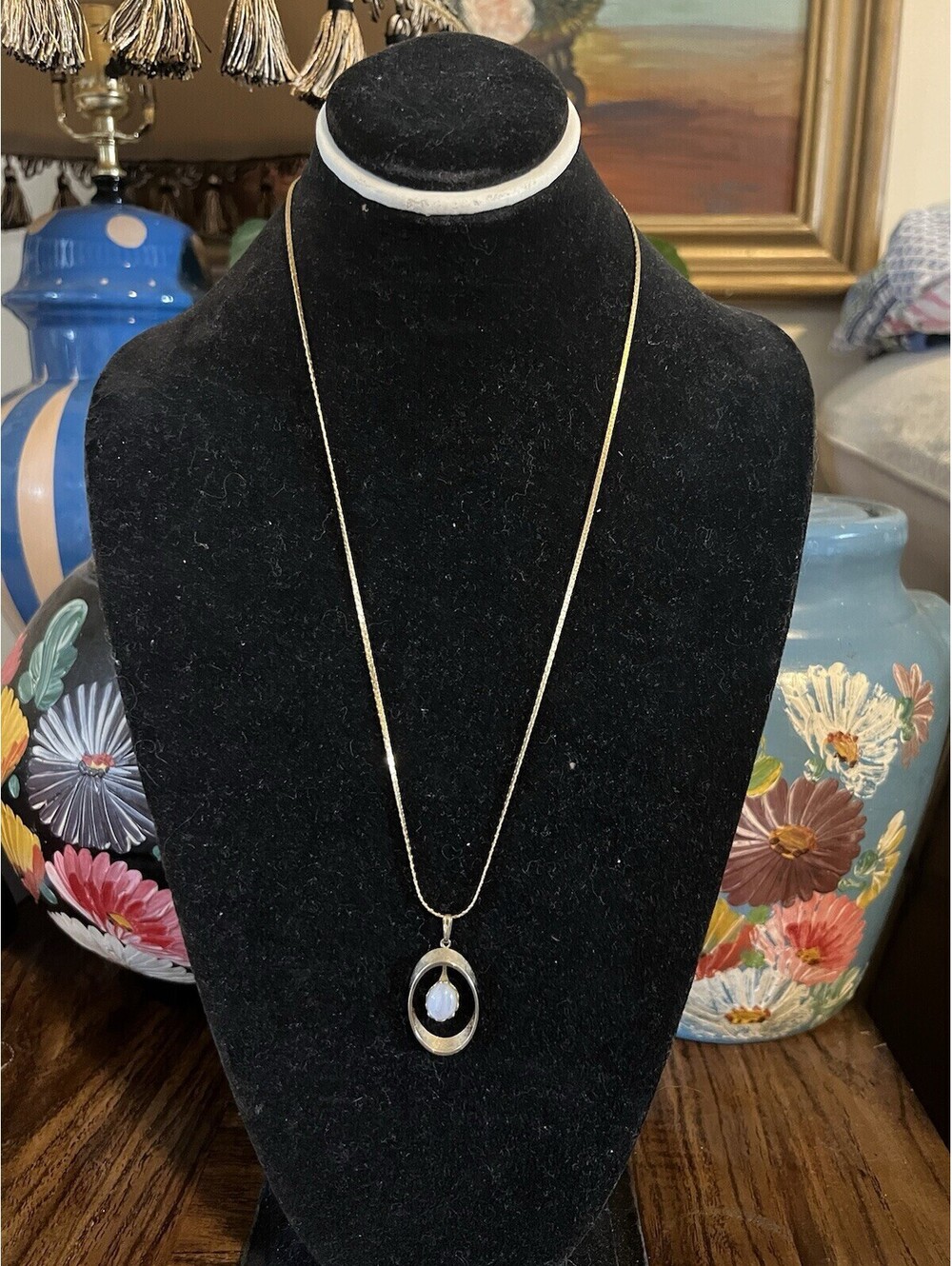 Vintage 18” Necklace Gold Toned Oval With White Stone